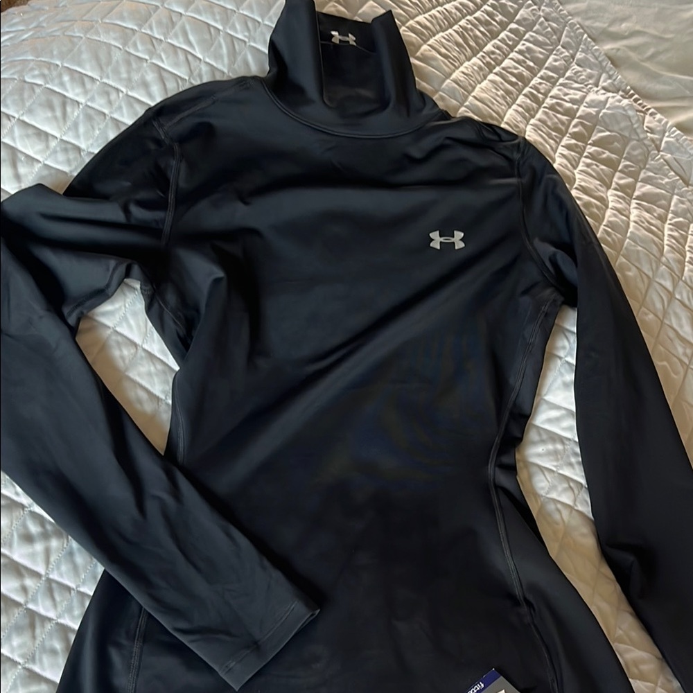 Under Armour Women's Black fitted Turtleneck Base Layer
